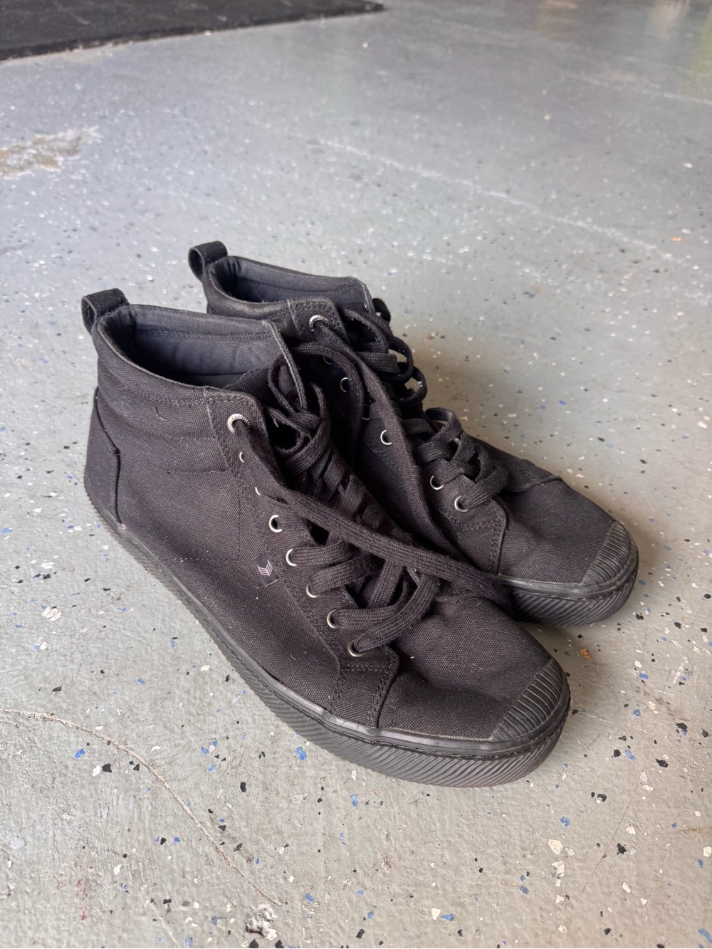 Cariuma Men's Black High-Top Canvas Sneakers